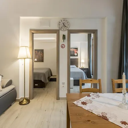 Palomia A Апартаменти Спліт