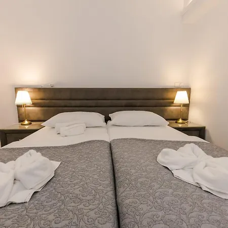 Palomia A Апартаменти *