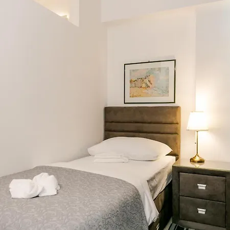 Palomia A Apartment Split
